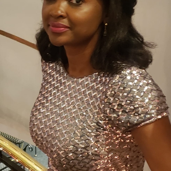 À beautiful dress - Picture 3 of 4